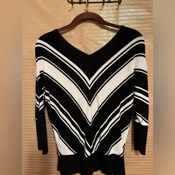White House Black Market Tops - WHITE HOUSE~ BLACK MARKET~BLOUSE~S-M